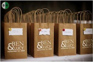 Đại-đa-số-các-mẫu-túi-giấy-cao-cấp-kraft-có-quai-đều-được-thiết-kế-với-hai-quai-cầm-chắc-chắn